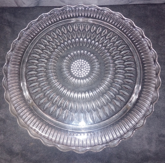 Vintage Federal Glass Sunflower Pattern Footed Cake Plate Size 12 in EUC - Picture 3 of 8